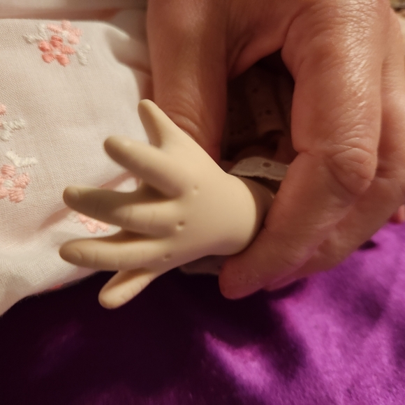 Shirley Temple porcelain doll (Ltd Ed - Numbered) - Picture 11 of 12